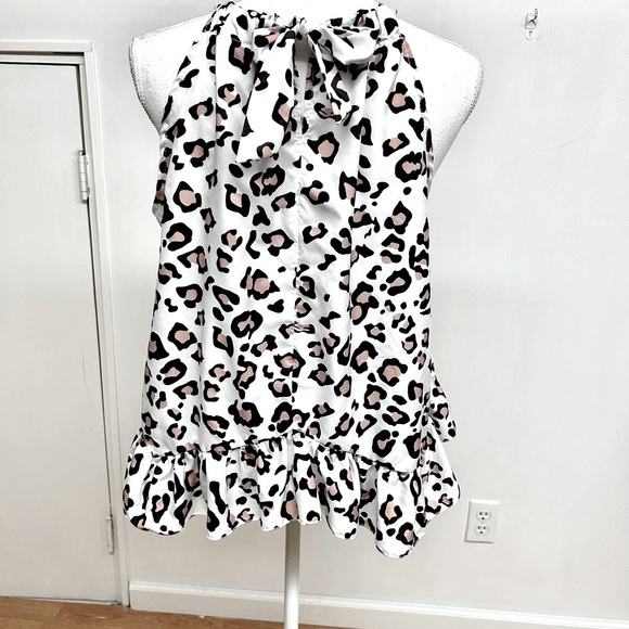NWT. Boutique Leopard Print Sleeveless Blouse Size Medium - Picture 2 of 5